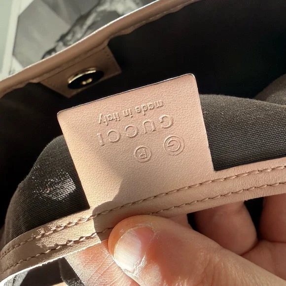 Gucci Pink Embossed GG Leather Tote - Picture 13 of 14